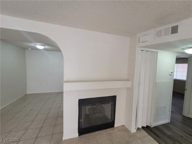 Building Photo - 1608 N Torrey Pines Dr