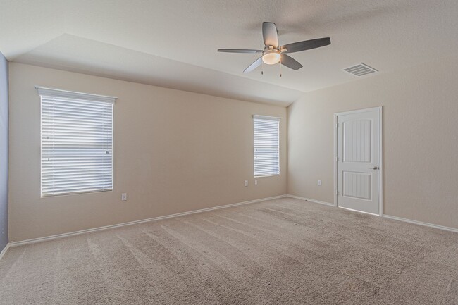 Building Photo - $300 OFF 1ST MONTH RENT IF YOU MOVE IN WIT...