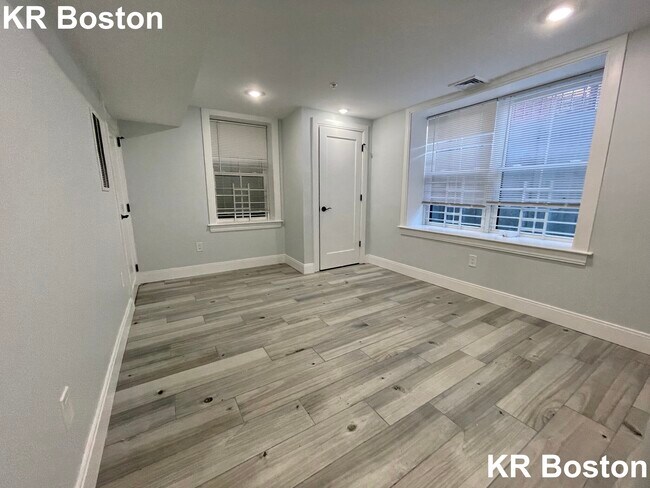 Building Photo - 20 Reedsdale St