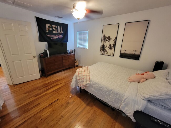 Building Photo - 404 Sable Ct