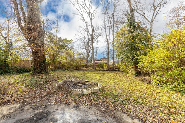 Building Photo - 6985 Beechmont Ave