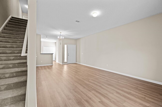Building Photo - 310 Scrub Jay Dr