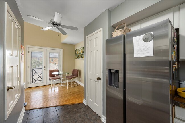 Building Photo - 2415 Dunlavy St