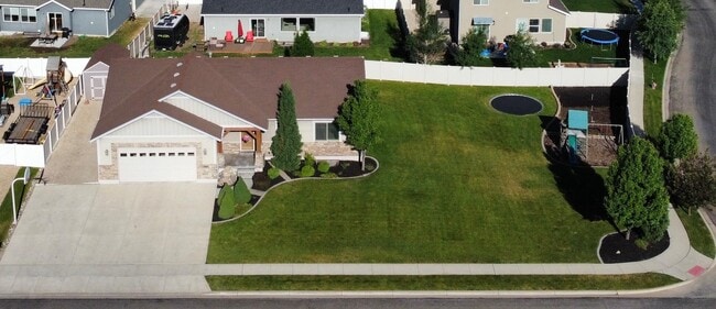 Building Photo - 1022 E Old Mill Dr