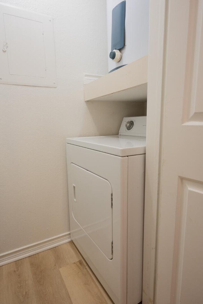 Building Photo - 3001 Cedar St