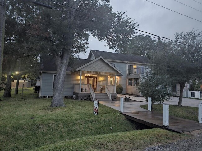 Building Photo - 409 Perkins Ave