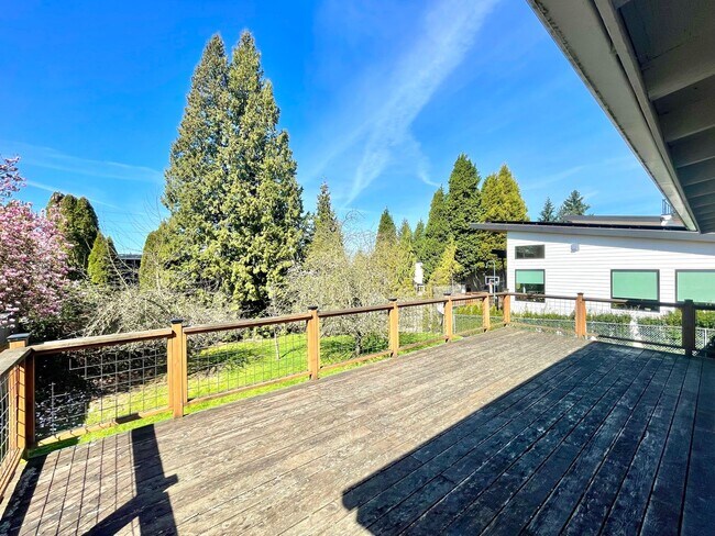 Building Photo - Mid-Century Gem in Kirkland’s Everest Park