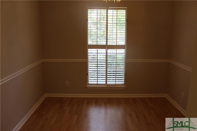 Building Photo - 3 bed 2 Bath Richmond Hill