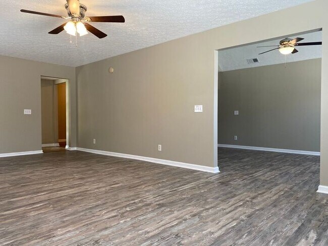 Building Photo - Beautiful Renovated House in North Nashville - Fenced in Yard!