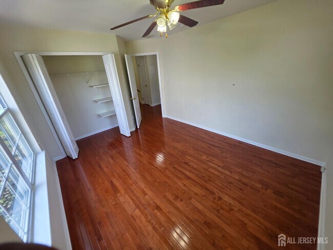 Building Photo - 1301 Dahlia Cir