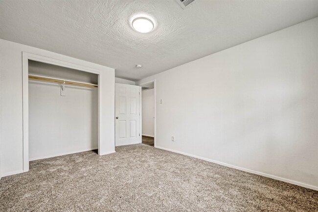 Building Photo - 4418 Knotty Oaks Trail