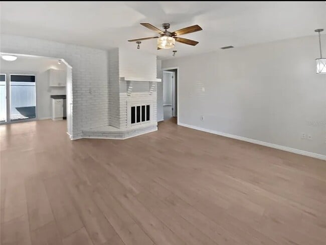 Building Photo - 1608 Amberlea Dr N
