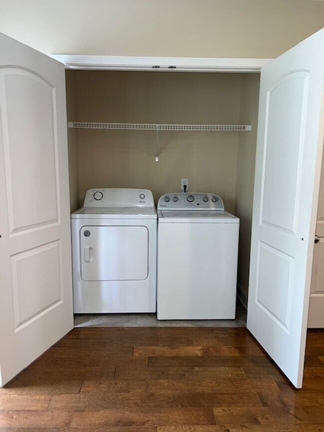 Building Photo - 3 bedroom/2.5 Bathroom Sugar Valley Townhome