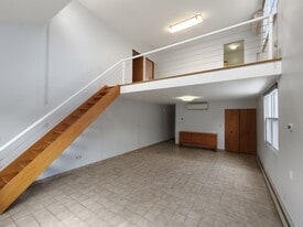 Building Photo - 39 Robertson Ave