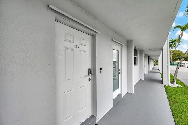 Building Photo - 400 SE 10th St