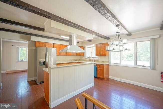 Building Photo - 701 Crestbrook Ave