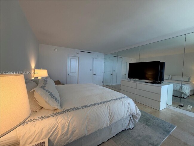 Building Photo - 1111 Crandon Blvd