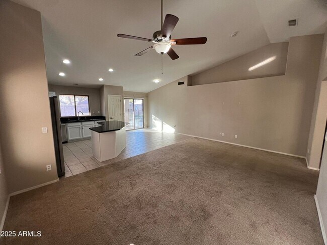 Building Photo - 13709 W Cottonwood St