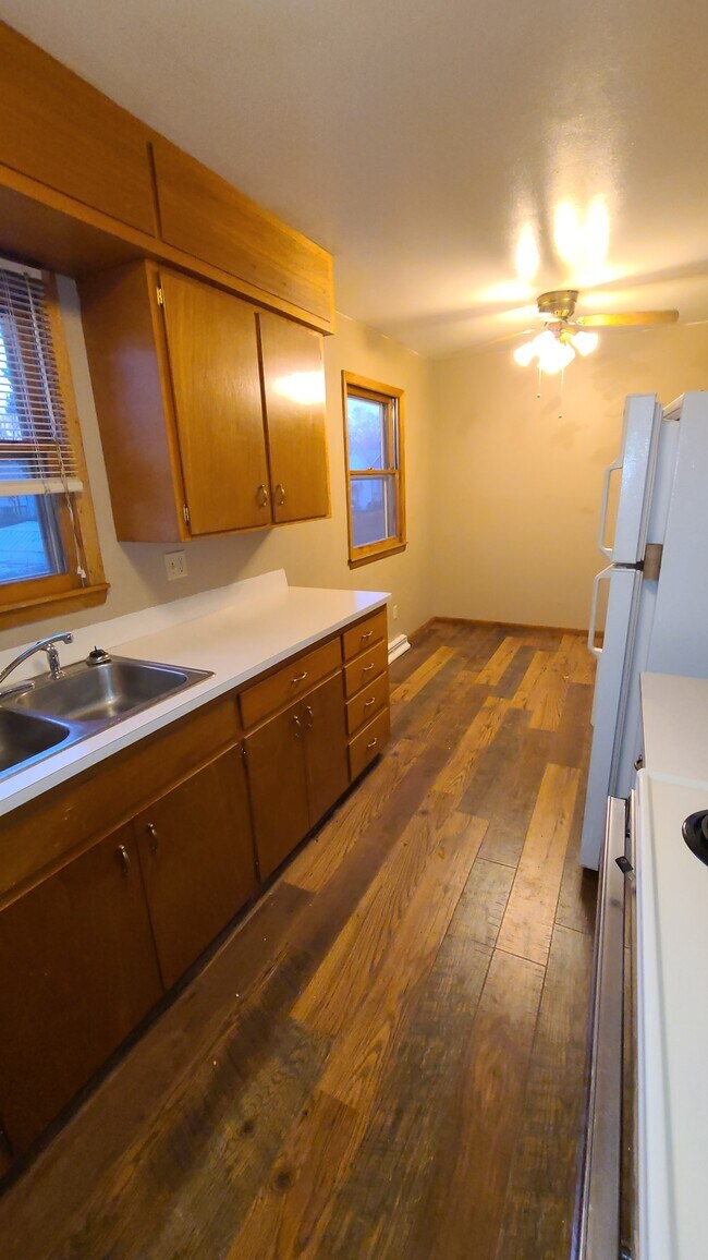 Building Photo - 145 8th Ave E