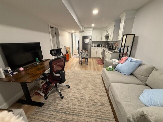 Building Photo - 34 Jamaica Rd