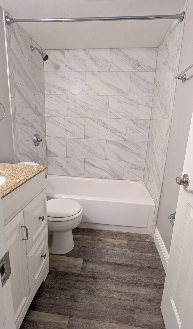 Building Photo - 578 Orange Dr