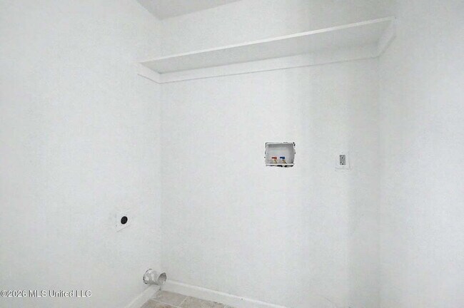 Building Photo - 3 bedroom close to D'Iberville!