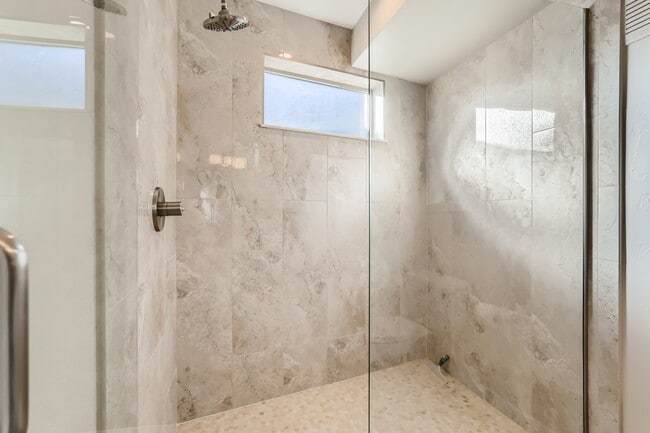 Building Photo - 1261 Perry St