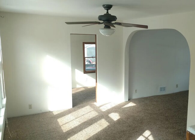 Livingroom - 314 E Hickory St