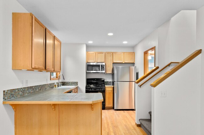 Building Photo - 3bd/2.5ba Seattle House