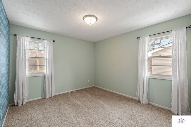 Building Photo - WELCOME HOME! AVAILABLE NOW!