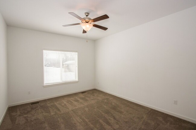 Building Photo - Beautiful 4 bed/3 bath house