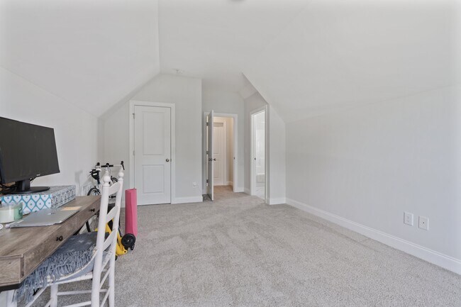 Building Photo - 5166 Cloverland Way