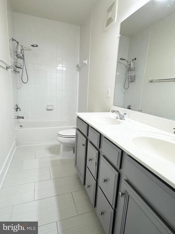 Building Photo - 44858 Tiverton Sq