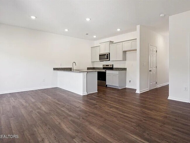 Building Photo - KODAK LOCATION! Lots of Amenities!!