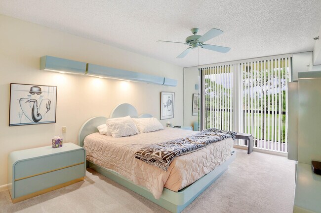 Building Photo - 5279 Fountains Dr S