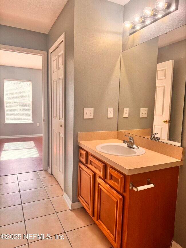 Building Photo - 6984 Ortega Woods Dr