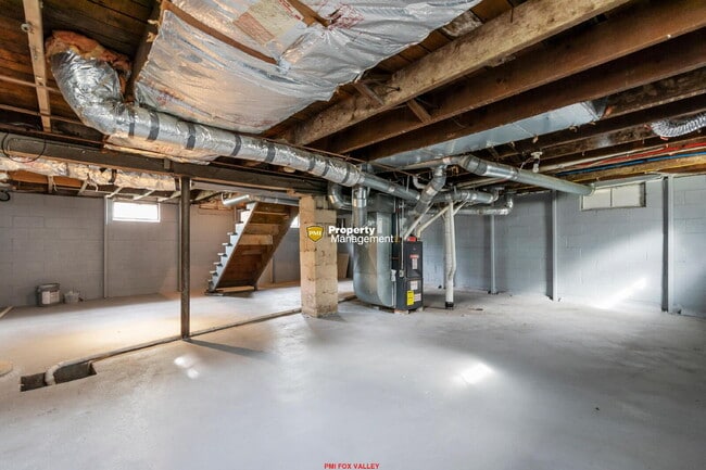 Building Photo - 4 bedroom home with 3 single car garges