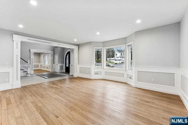 Building Photo - 25 Jones