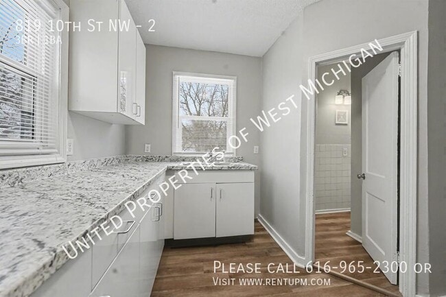 Building Photo - 819 10th St NW