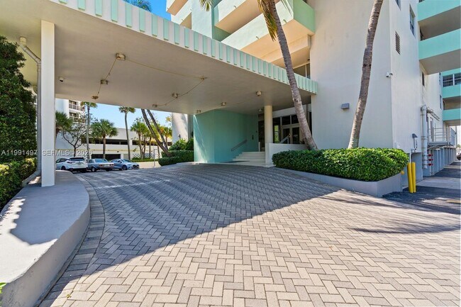 Building Photo - 5 Island Ave