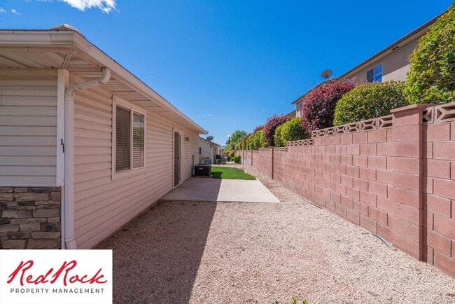 Building Photo - Spacious 3-Bed, 2-Bath Ivins Townhome – Do...