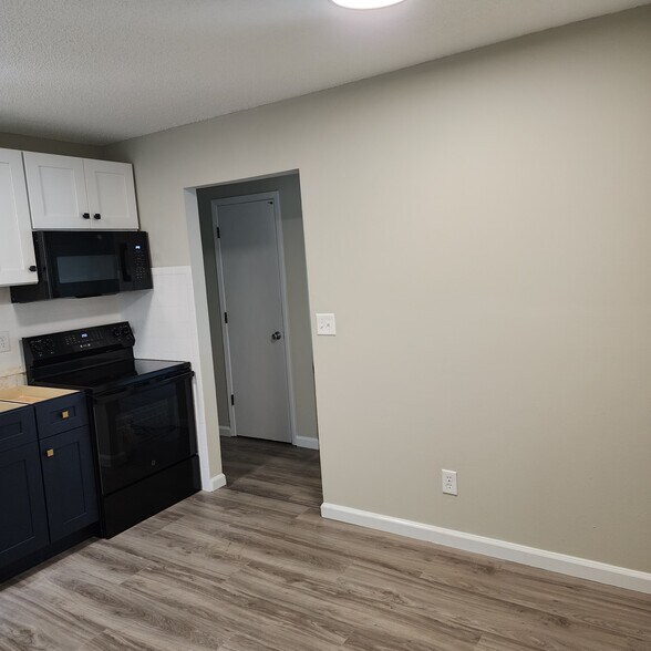 Building Photo - 2573 Millvalley Dr