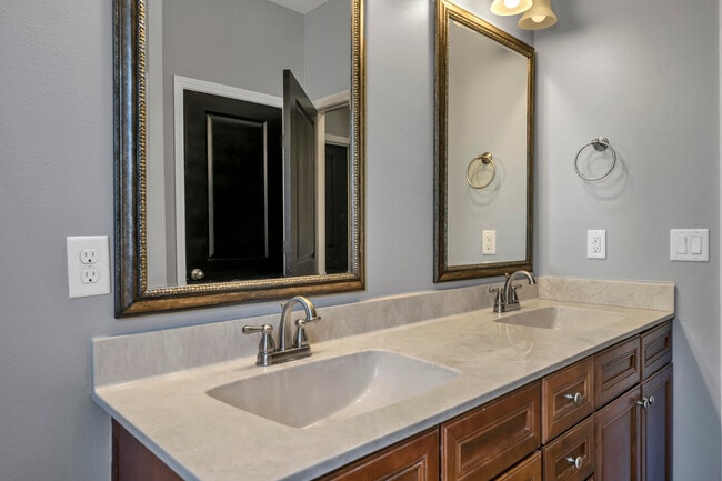 Building Photo - 4628 Hermosa Rd