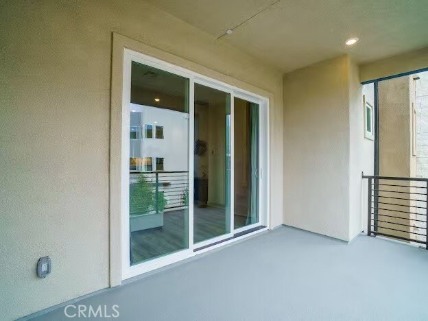 Building Photo - 352 Tank