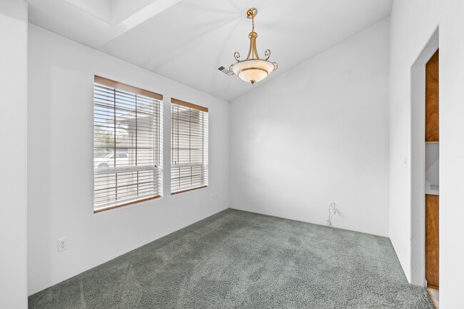 Building Photo - 621 Shadow Wood Dr