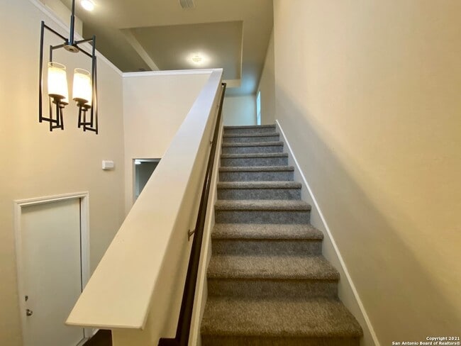 Building Photo - 491 Hunters Rnch E