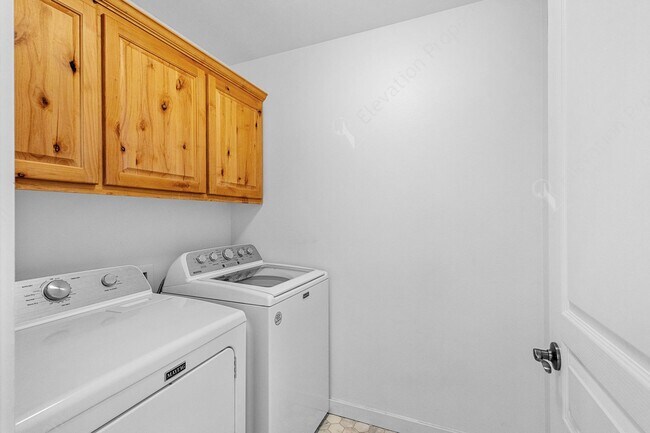 Building Photo - Northeast 3 BR - 2 BA Single-level Home w/ large Backyard