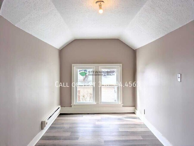 Building Photo - 133 Catherine St