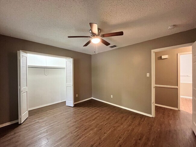 Building Photo - 3512 Glendale Dr