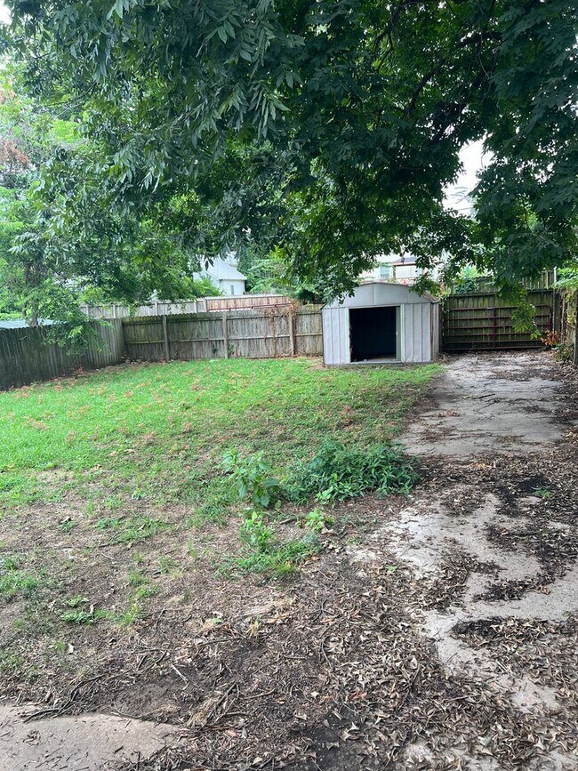 Building Photo - 905 S 23rd St